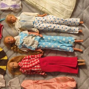 Vintage 1973 Malibu Barbies #1067 Bendable Knee's &  tropical barbie w/ clothing